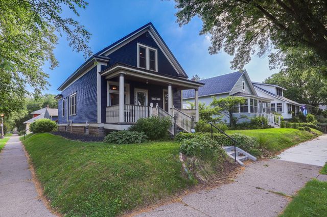 1162 Thomas Avenue, Saint Paul, MN 55104