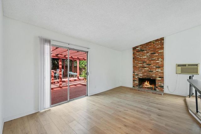 2050 Oak Hill Dr, Escondido, CA 92027