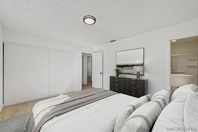 2050 Oak Hill Dr, Escondido, CA 92027