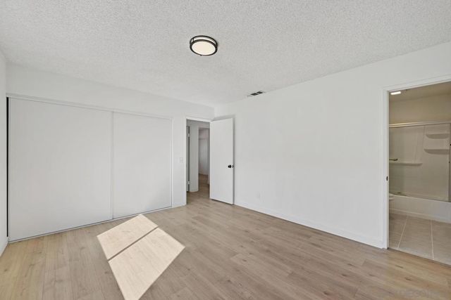 2050 Oak Hill Dr, Escondido, CA 92027