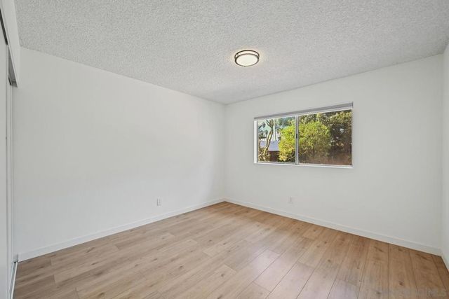 2050 Oak Hill Dr, Escondido, CA 92027