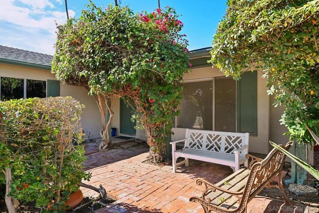 2050 Oak Hill Dr, Escondido, CA 92027