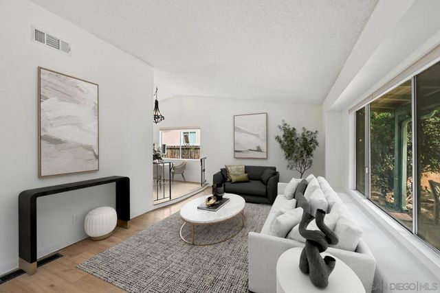 2050 Oak Hill Dr, Escondido, CA 92027