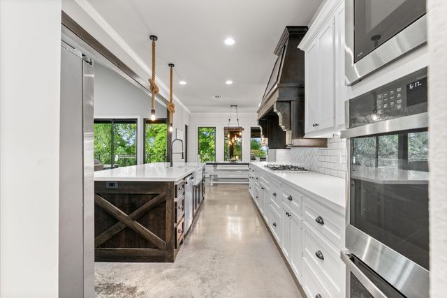 19178 Grandview Point, Montgomery, TX 77356