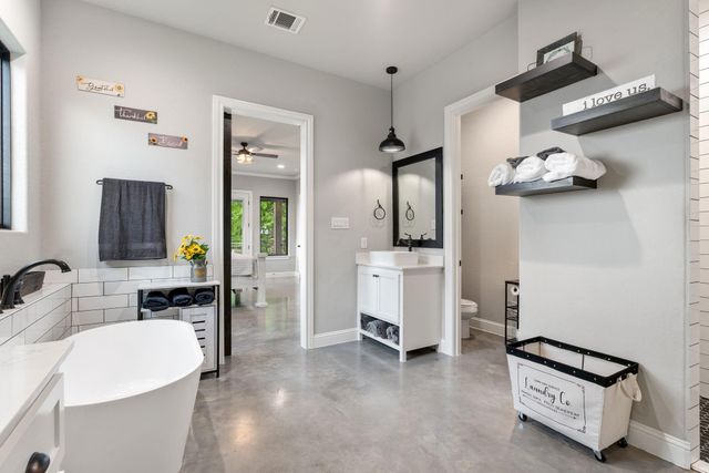 19178 Grandview Point, Montgomery, TX 77356