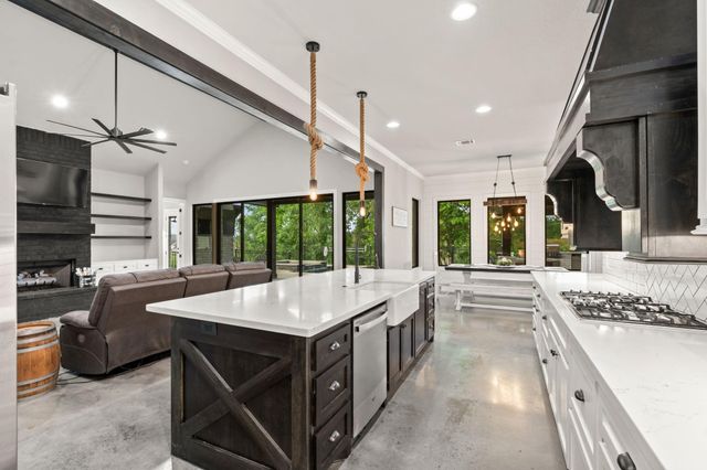 19178 Grandview Point, Montgomery, TX 77356