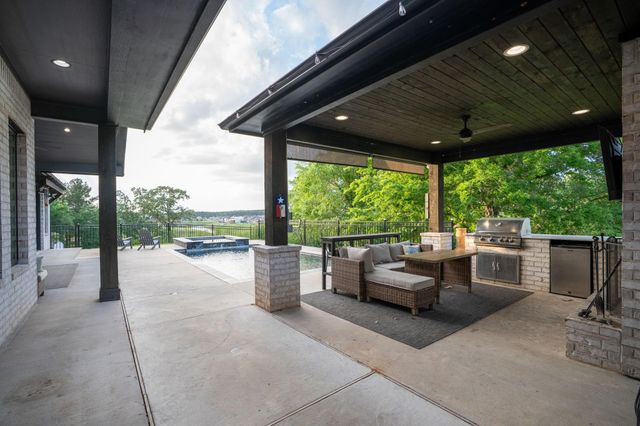 19178 Grandview Point, Montgomery, TX 77356