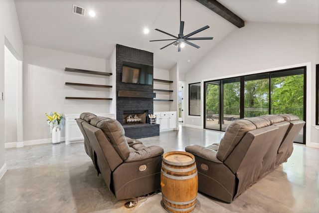 19178 Grandview Point, Montgomery, TX 77356