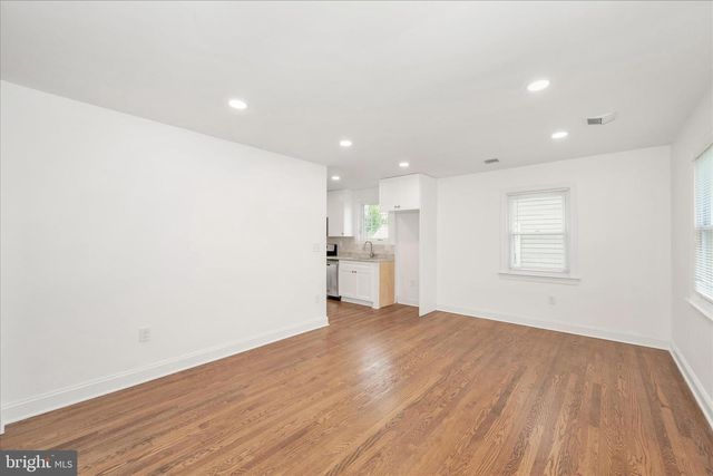 1925 QUEENSWAY, Baltimore, MD 21222