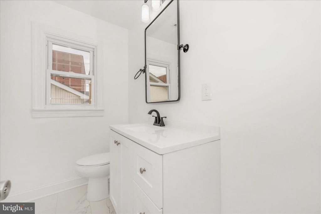 Image 20 of property listing at 1925 QUEENSWAY, Baltimore, MD 21222