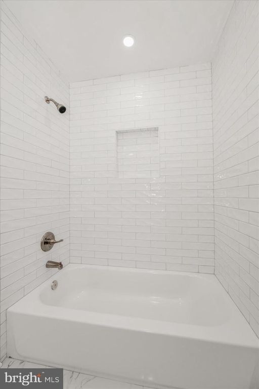 Image 21 of property listing at 1925 QUEENSWAY, Baltimore, MD 21222