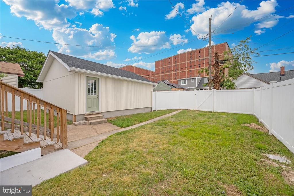 Image 36 of property listing at 1925 QUEENSWAY, Baltimore, MD 21222