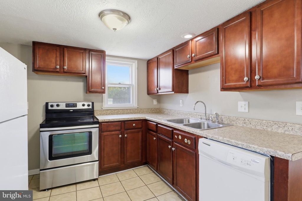 Image 12 of property listing at 718 N FRANKLIN ST, York, PA 17403