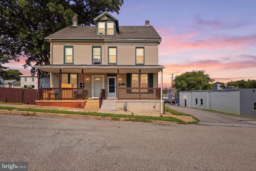 Image 1 of property listing at 718 N FRANKLIN ST, York, PA 17403