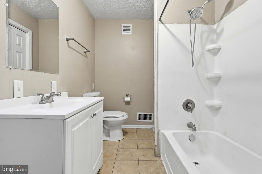 Image 21 of property listing at 718 N FRANKLIN ST, York, PA 17403