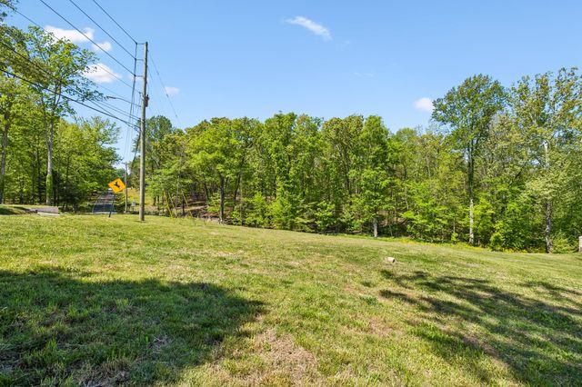 18 Setters Ln, W, Tullahoma, TN 37388