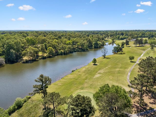 18 Setters Ln, W, Tullahoma, TN 37388