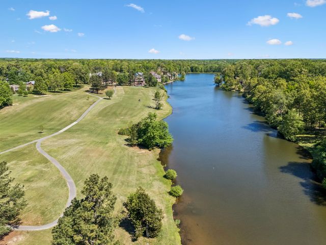 18 Setters Ln, W, Tullahoma, TN 37388