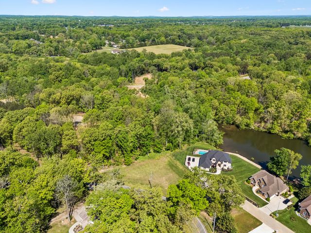 18 Setters Ln, W, Tullahoma, TN 37388