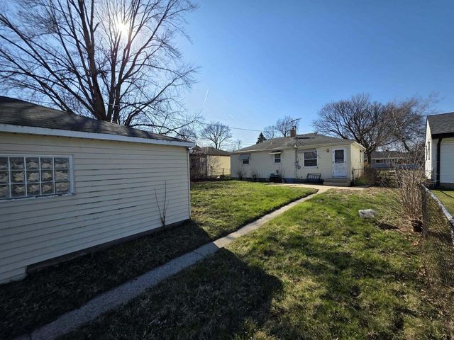 8127 Glen AVENUE, Milwaukee, WI 53218