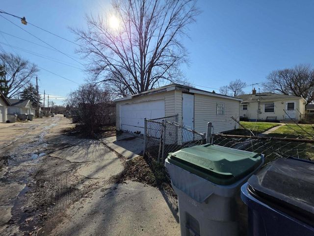 8127 Glen AVENUE, Milwaukee, WI 53218