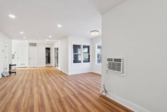 26814 N Genesee Street, Wauconda, IL 60084