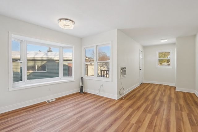 26814 N Genesee Street, Wauconda, IL 60084