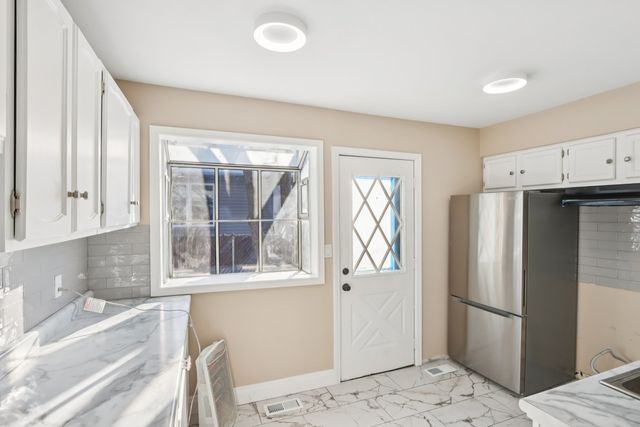 26814 N Genesee Street, Wauconda, IL 60084