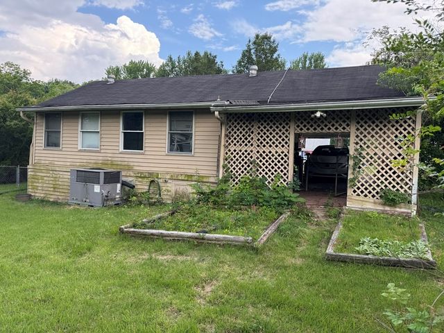 146 Mimosa St, Camden, TN 38320