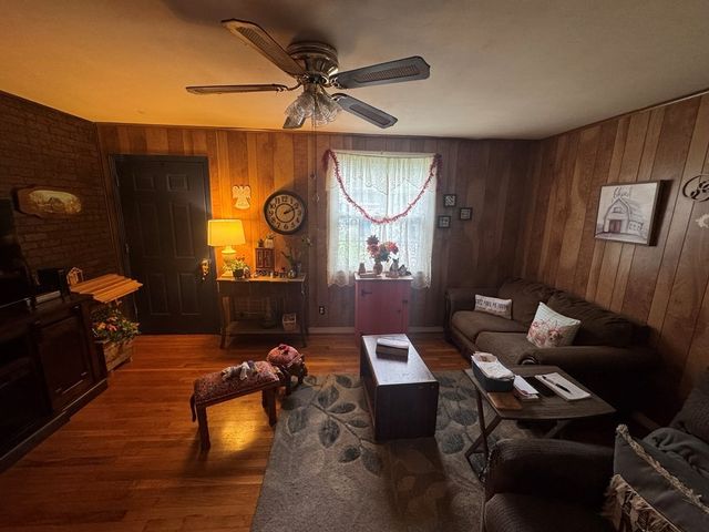 146 Mimosa St, Camden, TN 38320