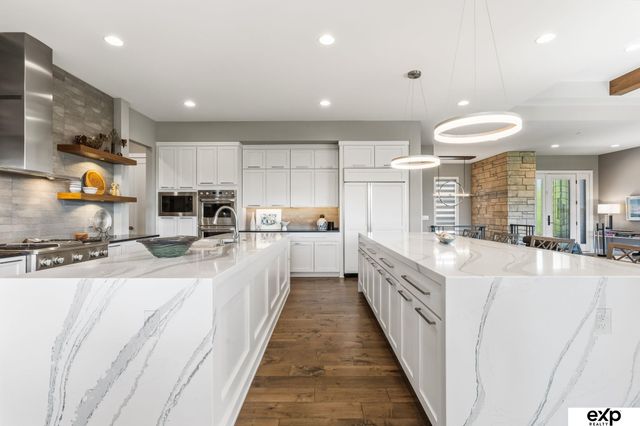1503 S 219th Avenue, Elkhorn, NE 68022