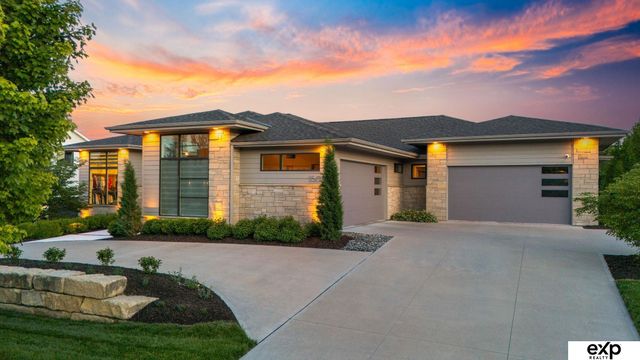 1503 S 219th Avenue, Elkhorn, NE 68022