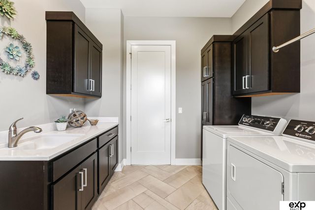 1503 S 219th Avenue, Elkhorn, NE 68022