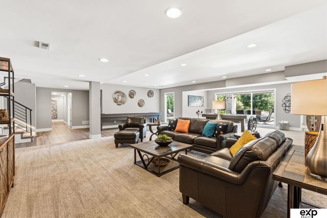 1503 S 219th Avenue, Elkhorn, NE 68022