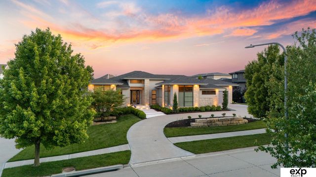 1503 S 219th Avenue, Elkhorn, NE 68022