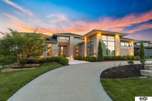 1503 S 219th Avenue, Elkhorn, NE 68022