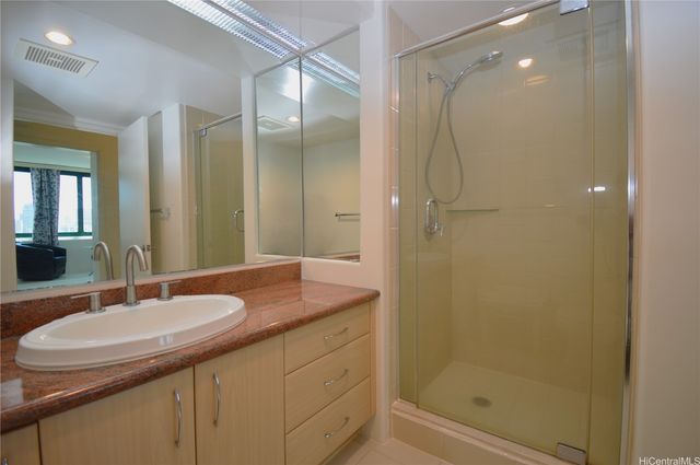 88 Piikoi Street 1605, Honolulu, HI 96814
