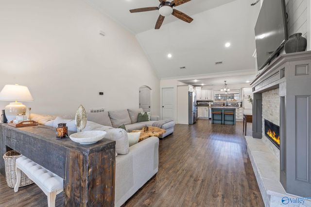 230 Berkshire Lane, Albertville, AL 35950