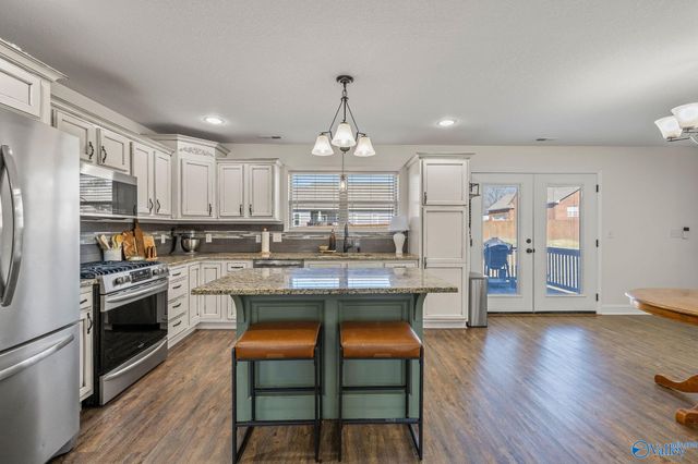 230 Berkshire Lane, Albertville, AL 35950