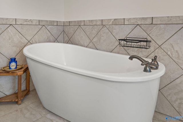 230 Berkshire Lane, Albertville, AL 35950