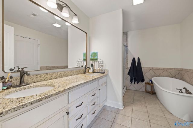 230 Berkshire Lane, Albertville, AL 35950