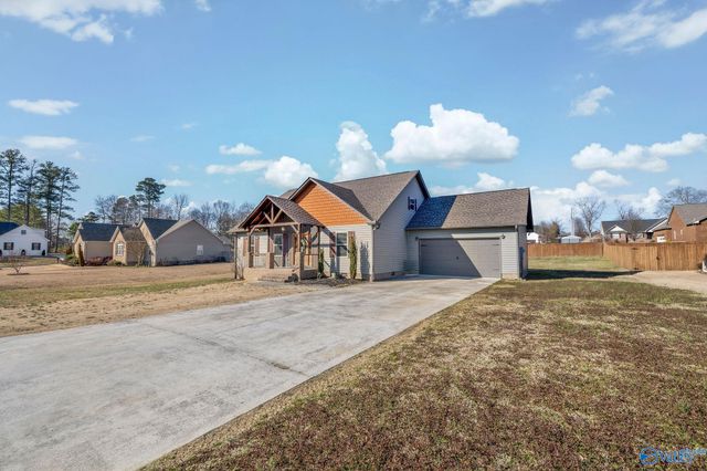 230 Berkshire Lane, Albertville, AL 35950