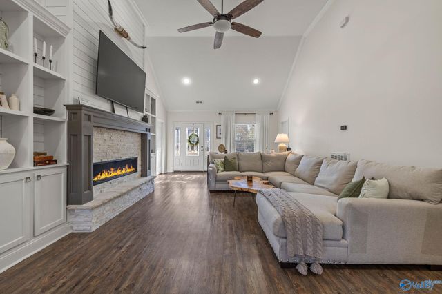 230 Berkshire Lane, Albertville, AL 35950