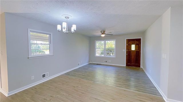 122 Barnesville Road, Griffin, GA 30224