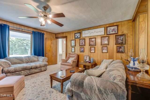 700 West Riverside Drive, Elizabethton, TN 37643