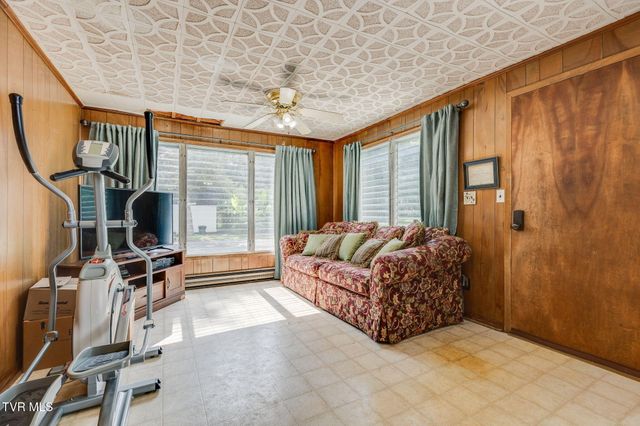 700 West Riverside Drive, Elizabethton, TN 37643