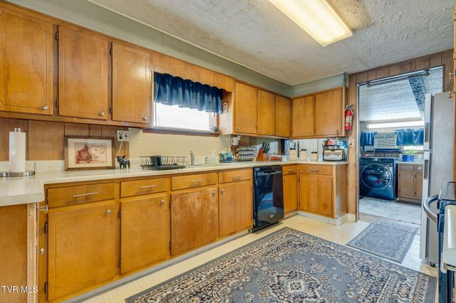 700 West Riverside Drive, Elizabethton, TN 37643