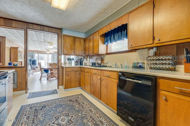 700 West Riverside Drive, Elizabethton, TN 37643