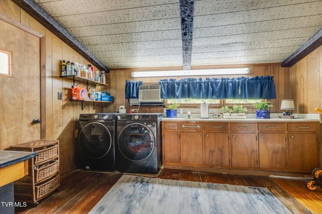 700 West Riverside Drive, Elizabethton, TN 37643