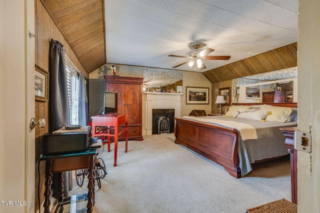 700 West Riverside Drive, Elizabethton, TN 37643